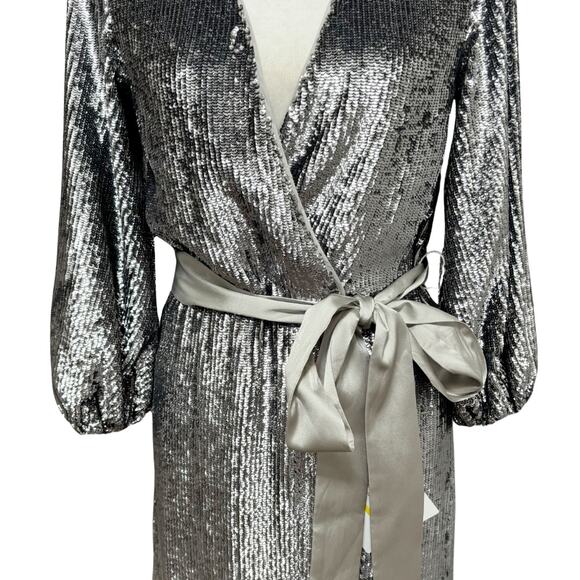 Alice + Olivia Anne Embellished Sequin Belted Wrap Dress Silver 0 NWT - Picture 5 of 10